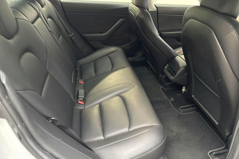 Tesla Model 3 bild 8