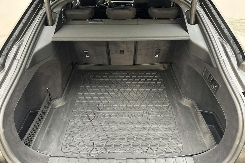 BMW i4 bild 28
