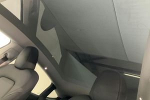 Tesla Model Y bild 15