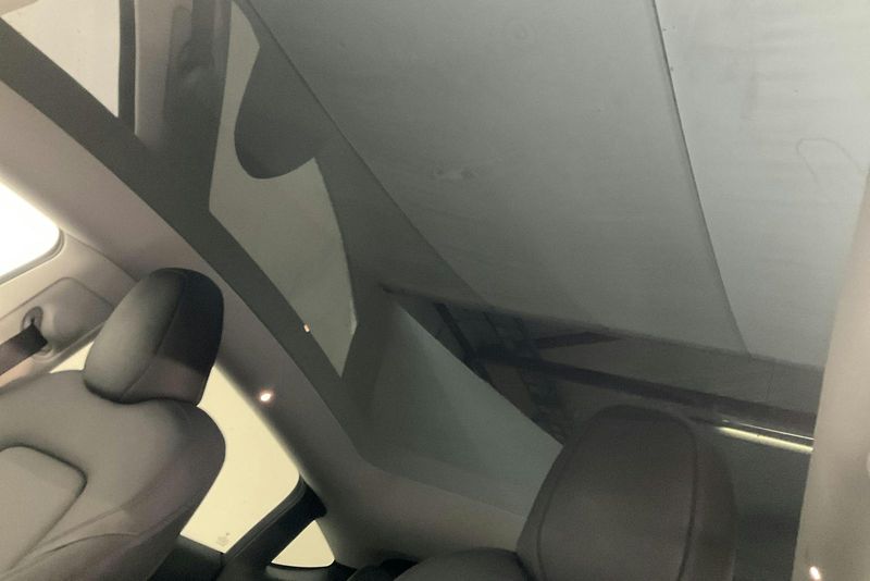 Tesla Model Y bild 15
