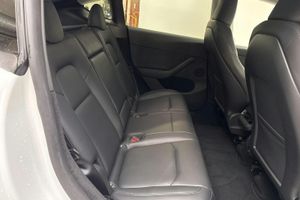 Tesla Model Y bild 8
