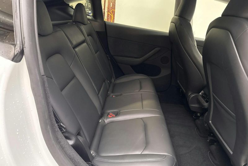 Tesla Model Y bild 8