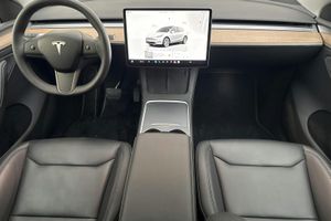 Tesla Model Y bild 6