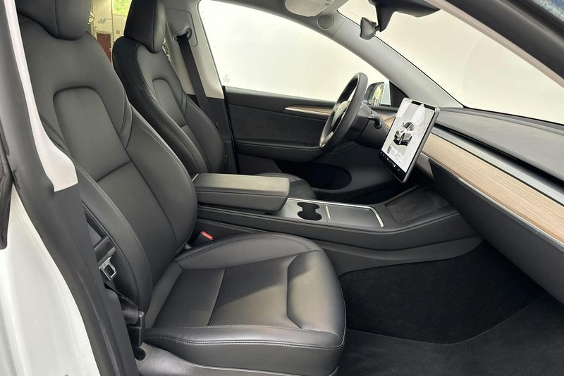 Tesla Model Y bild 7