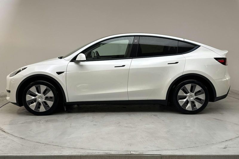 Tesla Model Y bild 2
