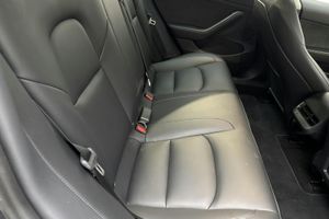 Tesla Model 3 bild 8