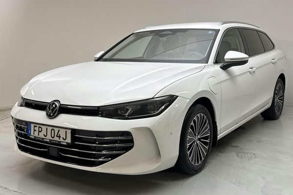 Volkswagen Passat 1.5 TSI eHybrid Sportscombi (272hk) - 2025