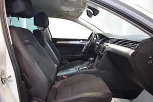Volkswagen Passat bild 8