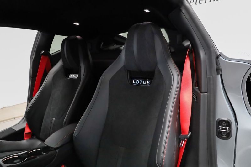 Lotus Emira bild 11
