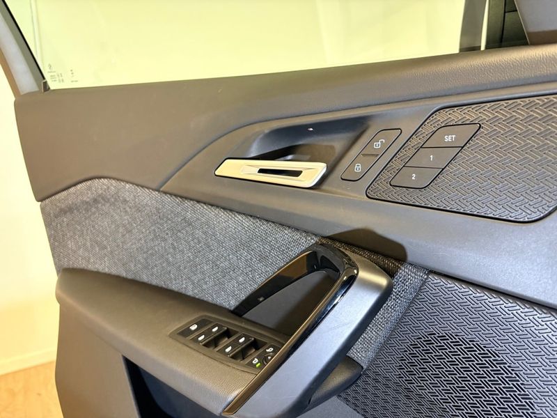 BMW iX1 bild 11
