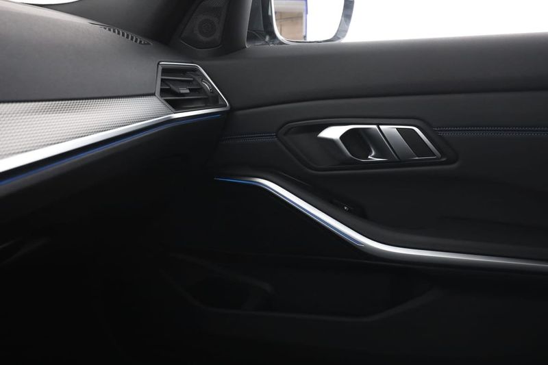 BMW 330 bild 31