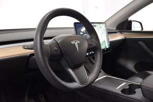 Tesla Model Y bild 8