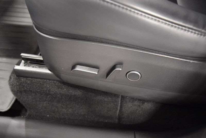 Tesla Model Y bild 15