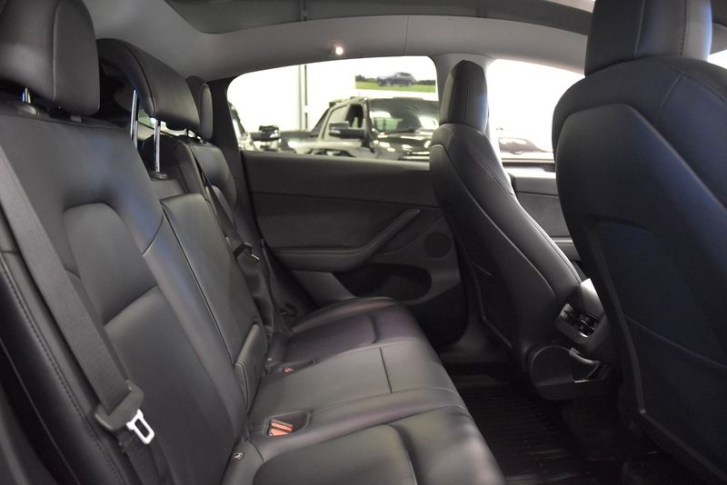 Tesla Model Y bild 14