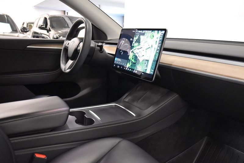 Tesla Model Y bild 9