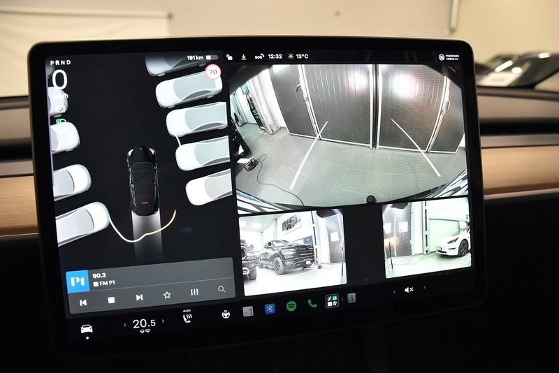 Tesla Model Y bild 16