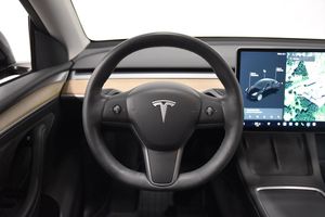 Tesla Model Y bild 2