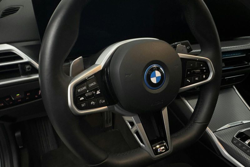 BMW 330 bild 18