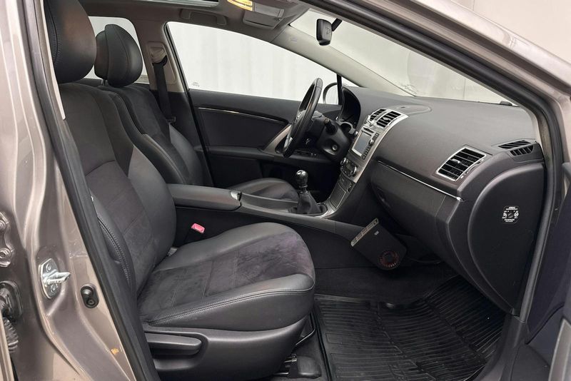 Toyota Avensis bild 7