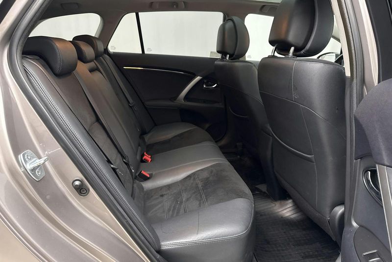 Toyota Avensis bild 8