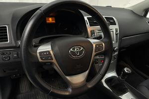 Toyota Avensis bild 15