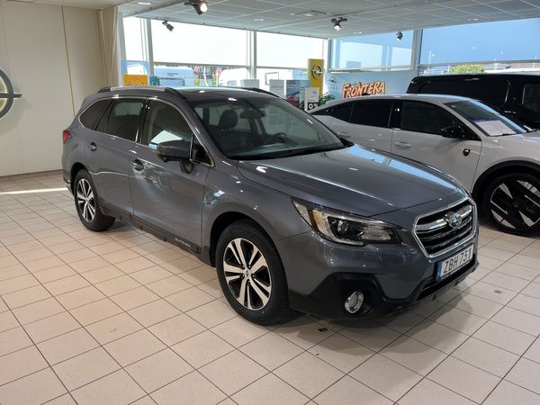 Subaru Outback Summit Aut drag taklucka Nav nyservad skinn nya däck - 2018