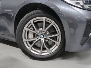 BMW 330 bild 12