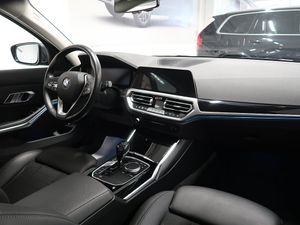 BMW 330 bild 16