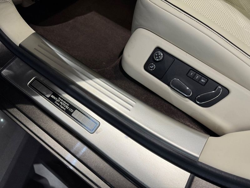 Bentley Flying Spur bild 16
