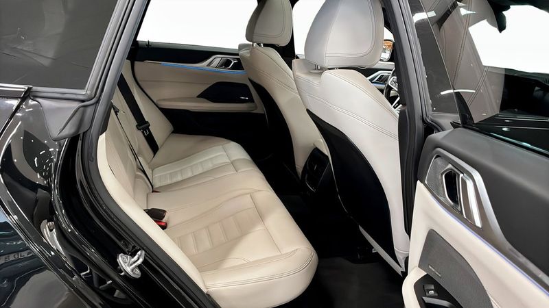 BMW i4 bild 5