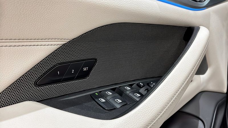 BMW i4 bild 21