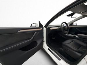 Tesla Model Y bild 30