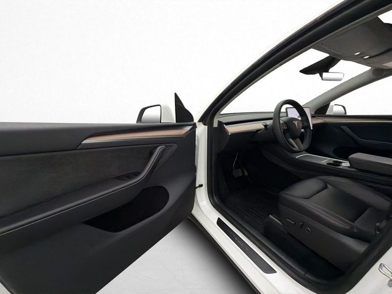 Tesla Model Y bild 30