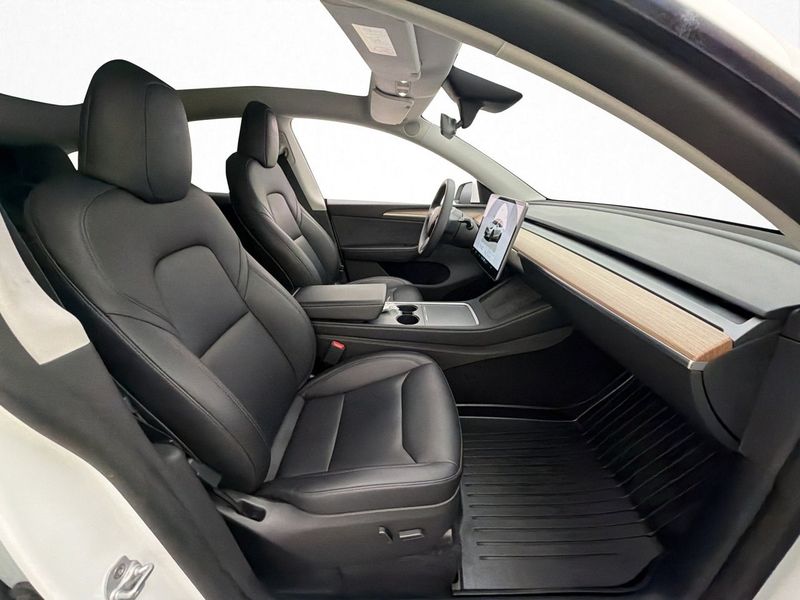 Tesla Model Y bild 16
