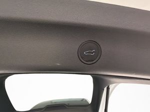Tesla Model Y bild 13