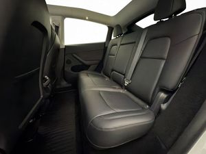 Tesla Model Y bild 17
