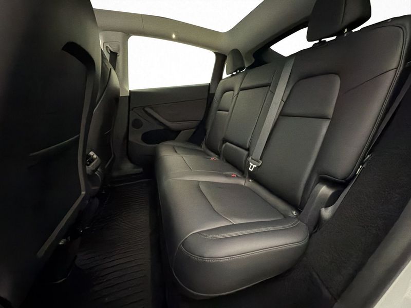 Tesla Model Y bild 17