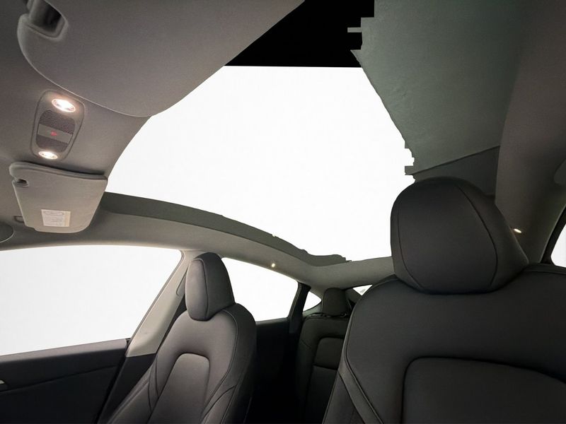 Tesla Model Y bild 32
