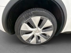 Tesla Model Y bild 28