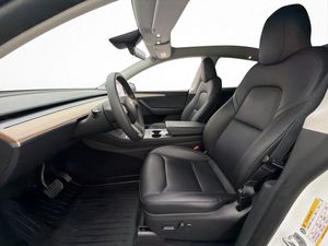 Tesla Model Y bild 31