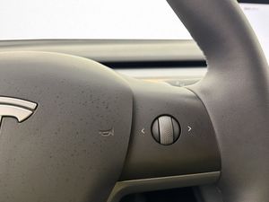 Tesla Model Y bild 33