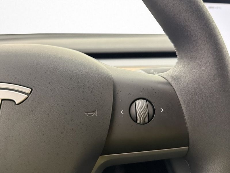 Tesla Model Y bild 33