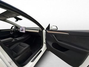 Tesla Model Y bild 26