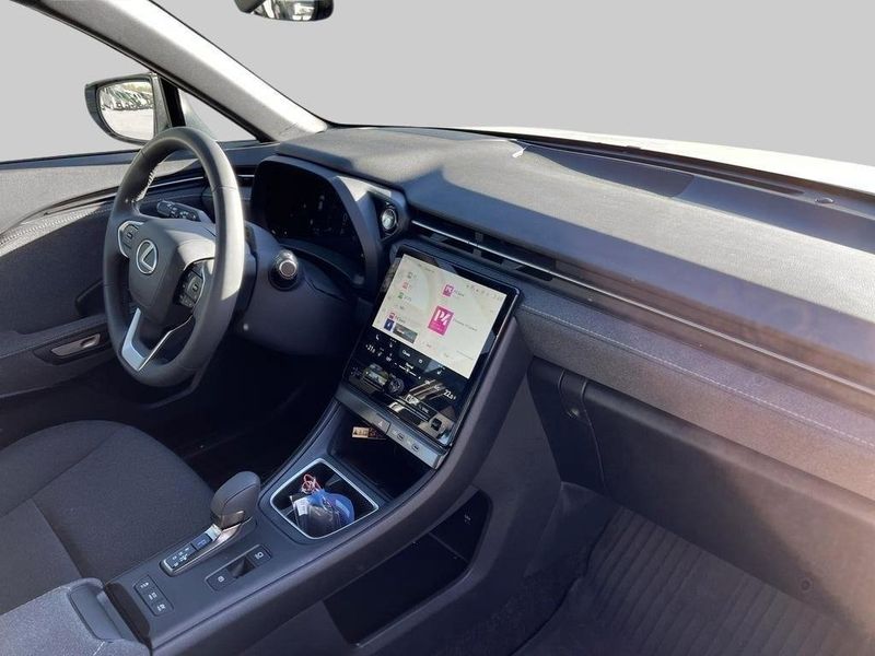 Lexus LBX bild 6