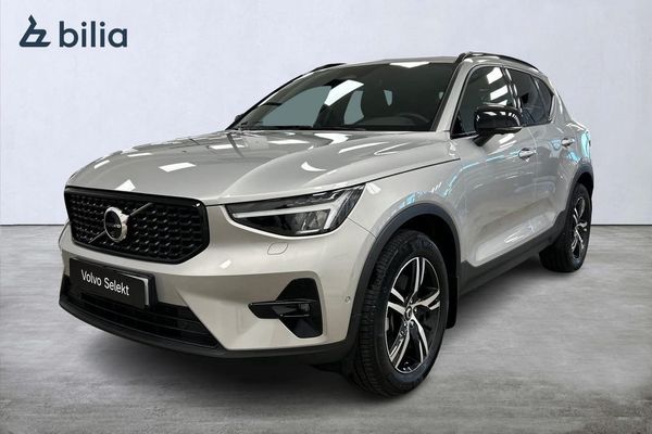 Volvo XC40 B3 FWD Bensin Plus Dark DRAG I 360° I Klimatpaket - 2025