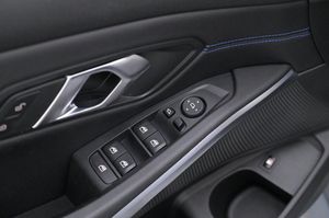 BMW 330 bild 9
