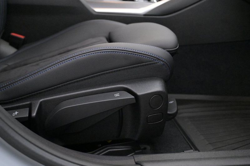 BMW 330 bild 12