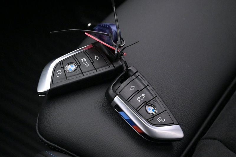 BMW 330 bild 19