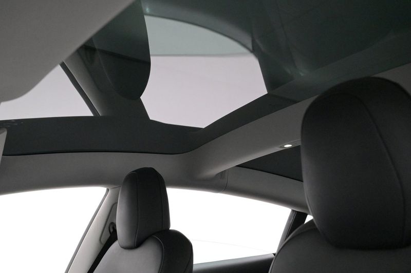 Tesla Model 3 bild 20