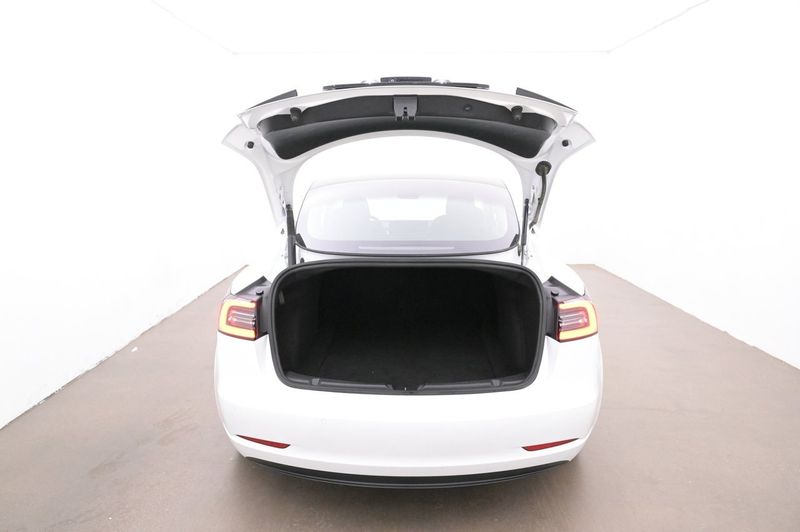 Tesla Model 3 bild 22